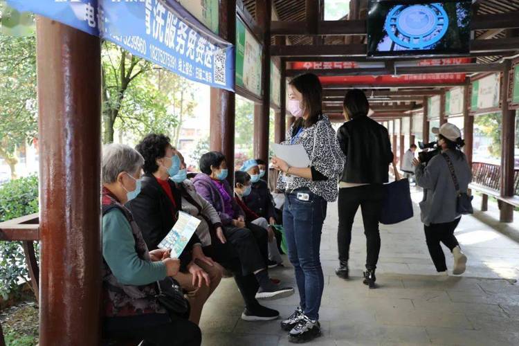 揭秘0.1元一万赞平台，低价背后的风险与行业乱象